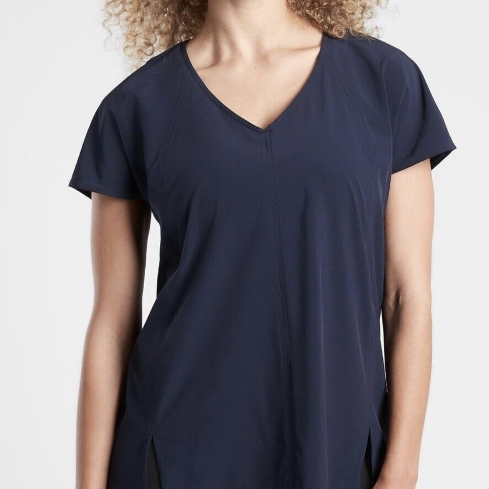BOULEVARD V-NECK TEE